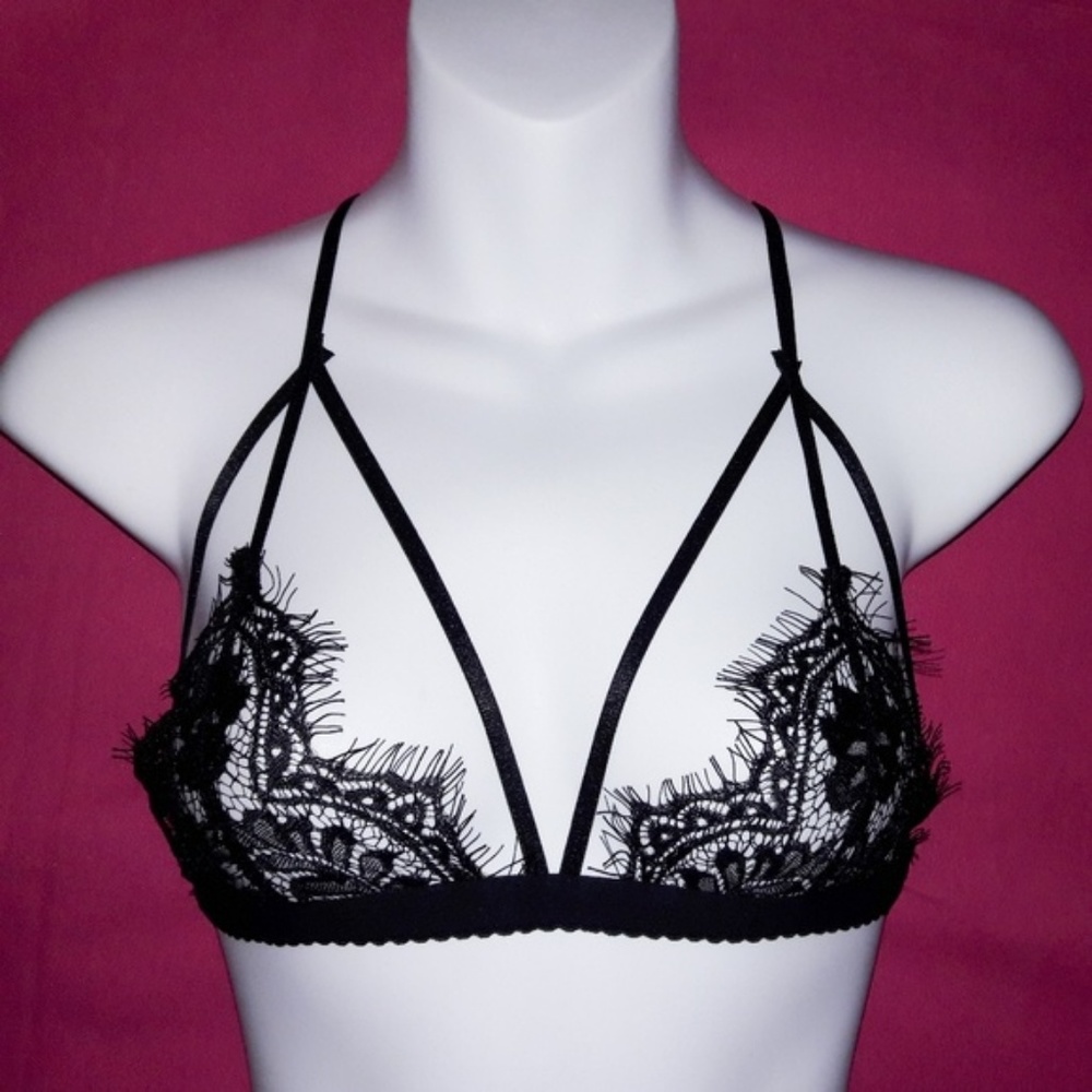 Black Triangle Strappy Eyelash Lace Cup Bralette - Picture 2 of 4